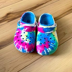 Girls croc slippers